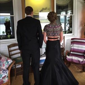 BEAUTIFUL prom dress!